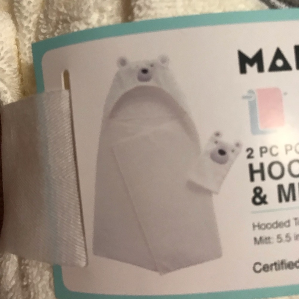 Kids hooded towel and mitt (no offer unless you bundle) please - Picture 5 of 7